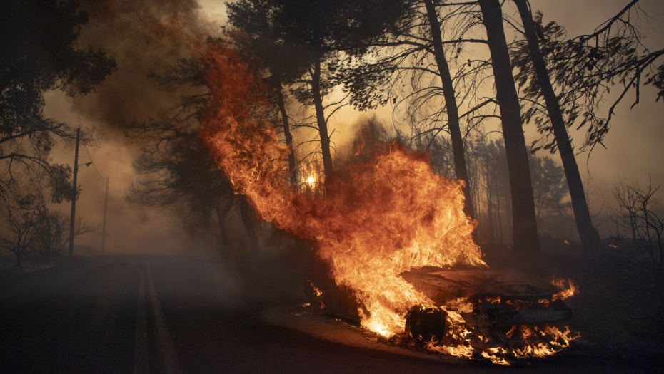 "SPREMITE SE ZA EVAKUACIJU" Drama u Grčkoj, požar besni na Atici, sve više povređenih u bolnicama (FOTO)