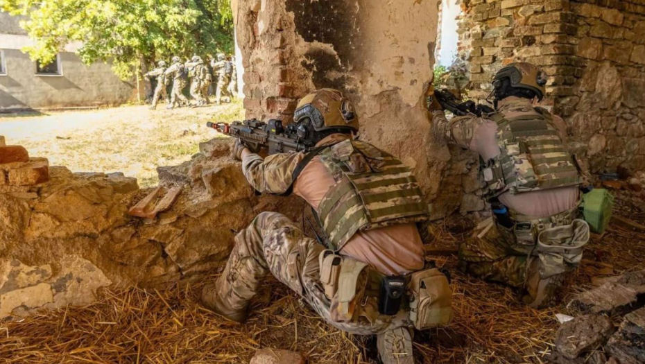 AMERIKANCI TRENIRAJU ALBANSKE TERORISTE Počela vojna vežba SAD, Albanije i tzv. Kosova