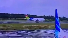 DRAMA NA AERODROMU Avion "oduvao" pistu (VIDEO)