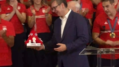 OLIMPIJCI OBRADOVALI PREDSEDNIKA Evo šta je Vučić dobio na poklon iz Pariza