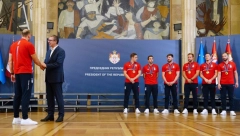 "KAPA DOLE, ZAHVALJUJUĆI VAMA SRBIJA JE NAJBOLJA" Vučić se obratio zlatnim vaterpolistima MOĆNIM REČIMA