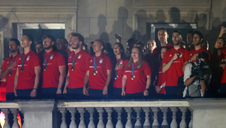 OVO JE TOTALNI HIT Zlatni srpski olimpijac posle dočeka otišao kući peške (VIDEO)