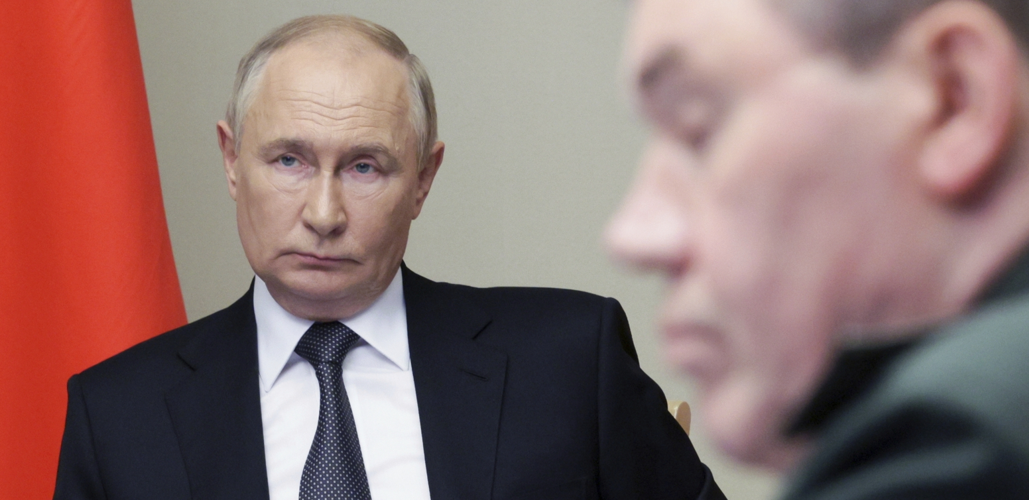 PUTINOVO BRUTALNO PONAŠANJE PREMA VOJNOM VRHU: Pogledajte kako ruski predsednik manipuliše svojim saradnicima? (VIDEO)