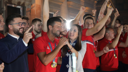 OVAKO JE NASTALA OMILJENA PESMA NOVAKA ĐOKOVIĆA! Svaku pobedu slavi uz stihove "Veseli se, srpski rode", a evo ko ju je napisao!