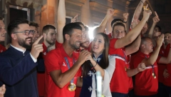 OVAKO JE NASTALA OMILJENA PESMA NOVAKA ĐOKOVIĆA! Svaku pobedu slavi uz stihove "Veseli se, srpski rode", a evo ko ju je napisao!