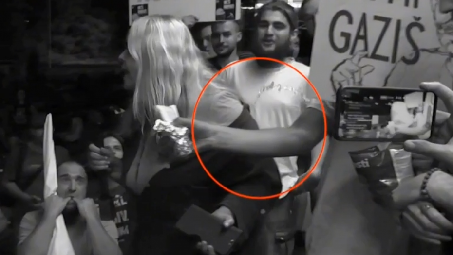DOKLE IDE LUDILO OPOZICIJE?! Objavljuju snimak napada na novinarku Informera, a potom ubeđuju javnost da veruje njima, a ne svojim očima (VIDEO)