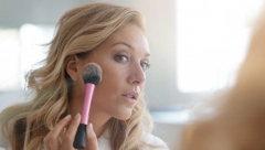 DODAJU GODINE VAŠEM LICU Zbog ove 3 greške u šminkanju izgledate starije, a žene ih najčešće prave