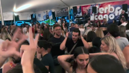 OBRTALI SE PRASIĆI NA RAŽNJU, IGRALO SE KOLO USRED ČIKAGA! Srbi sa Kinezima, Rusima i Amerikancima ludovali na poznatom Serb Festu! (VIDEO)