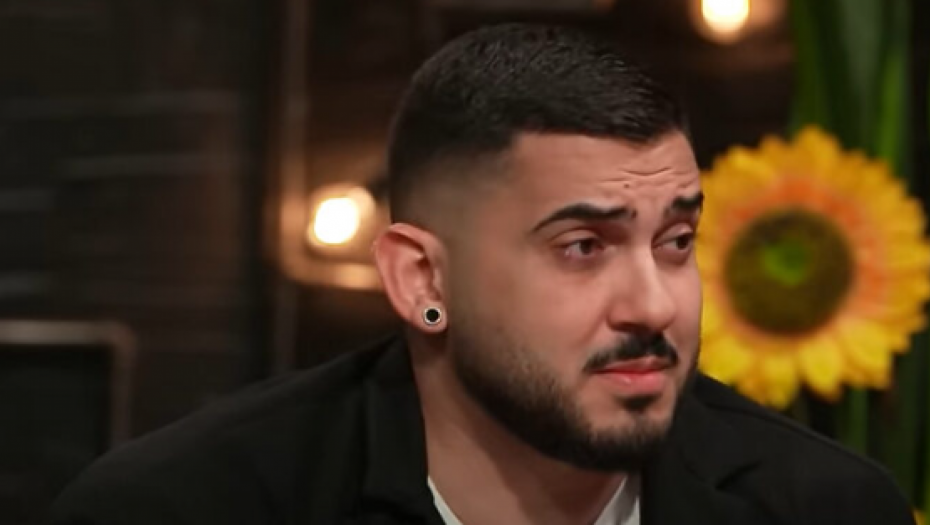 NAŠEM PEVAČU RODITELJI BILI U ZATVORU, STRIC GA FIZIČKI NAPADAO! Njegova velika ispovest šokirala je javnost: Oprostio sam mu, ali nisam zaboravio!
