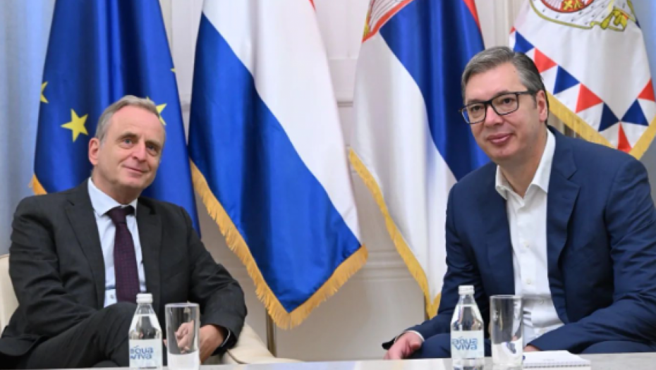 VUČIĆ PRIMIO U OPROŠTAJNU POSETU AMBASADORA REINTJESA Pozitivno iskustvo holandskih kompanija osnova za dolazak novih ulagača (FOTO)