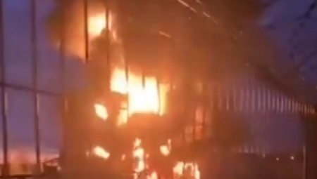 NAJVEĆI UKRAJINSKI NAPAD DRONOVIMA IKADA NA RUSIJU! Udar na 650 km od granice, sve gori! (VIDEO)