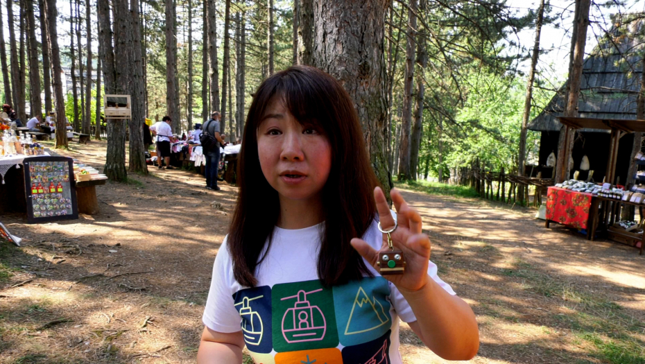 KINEZI PRVI PUT PROBALI SIR NA SRPSKOJ PLANINI! Turisti obišli Zlatibor i Sirogojno, oduševljeni tradicijom: ''Kupila sam ga da ga nosim kući''!