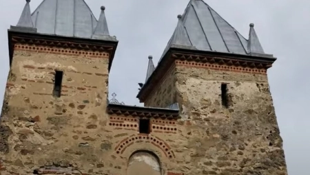 OVA BOGORODIČINA CRKVA U SRBIJI KRIJE VELIKE TAJNE U njoj se nalazi freska obnažene svetiteljke kakve nema u svetu! (VIDEO)