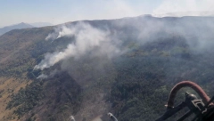 HELIKOPTERI MUP SRBIJE DANAS IZBACILI 160 TONA VODE PRI GAŠENJU POŽARA U PIROTU! Ekipe na terenu dok se vatrena stihija ne stiša