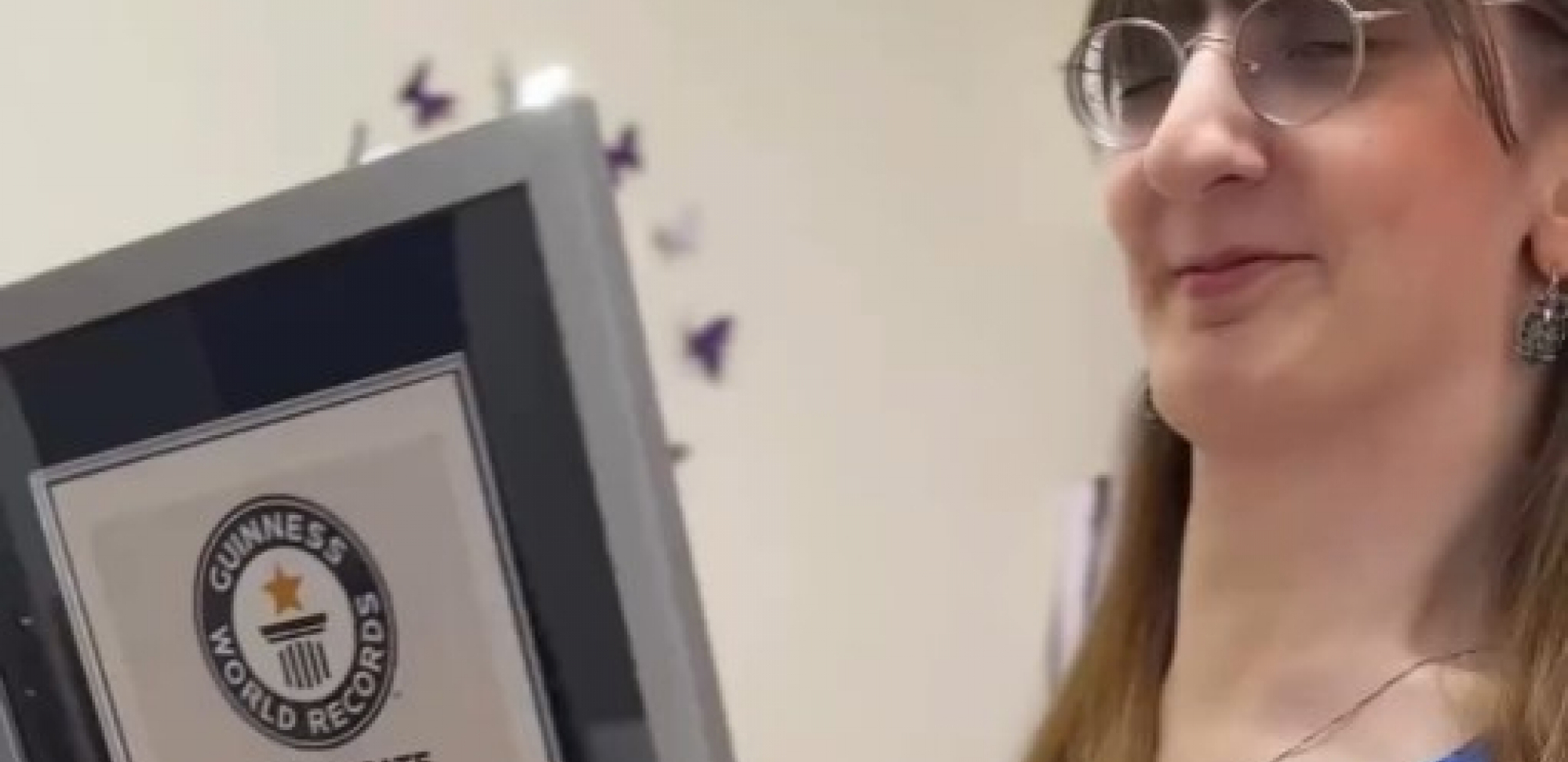 NAJVIŠA ŽENA NA SVETU BOLUJE OD RETKOG SINDROMA Kičma i kosti su joj deformisane, najteže joj pada jedna stvar!