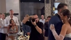 KAD JOKIĆ PADNE U SEVDAH Raskopčani Nikola najveseliji na venčanju odbojkašice i košarkaša, zapevao hit koji obožava cela Srbija (FOTO/VIDEO)