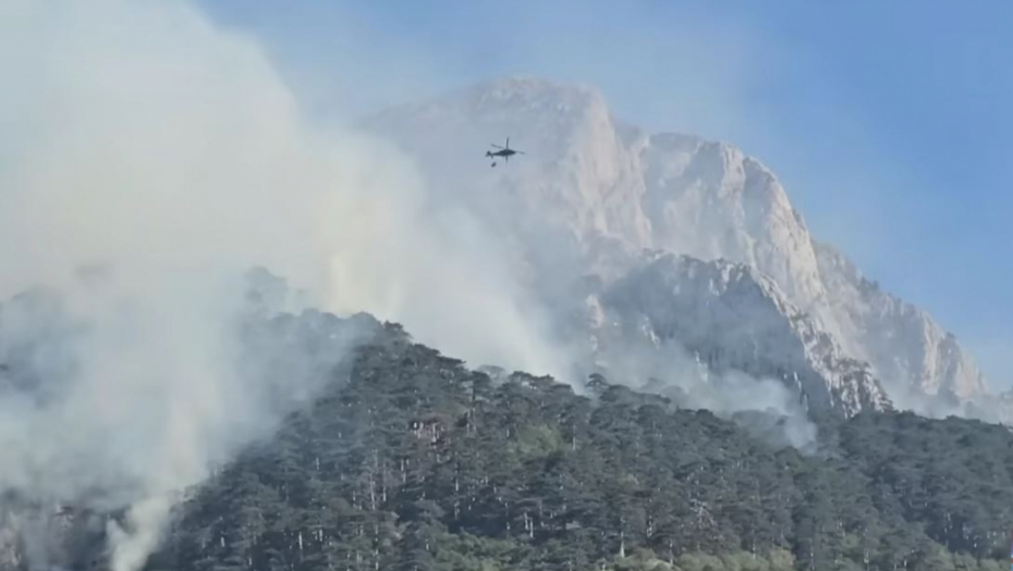 BUKTE NOVI POŽARI U BIH, VATRA SE NE SMIRUJE! Gori Tjentište, Helikopteri Srpske i Srbije gase vatrenu stihiju na području Bileće