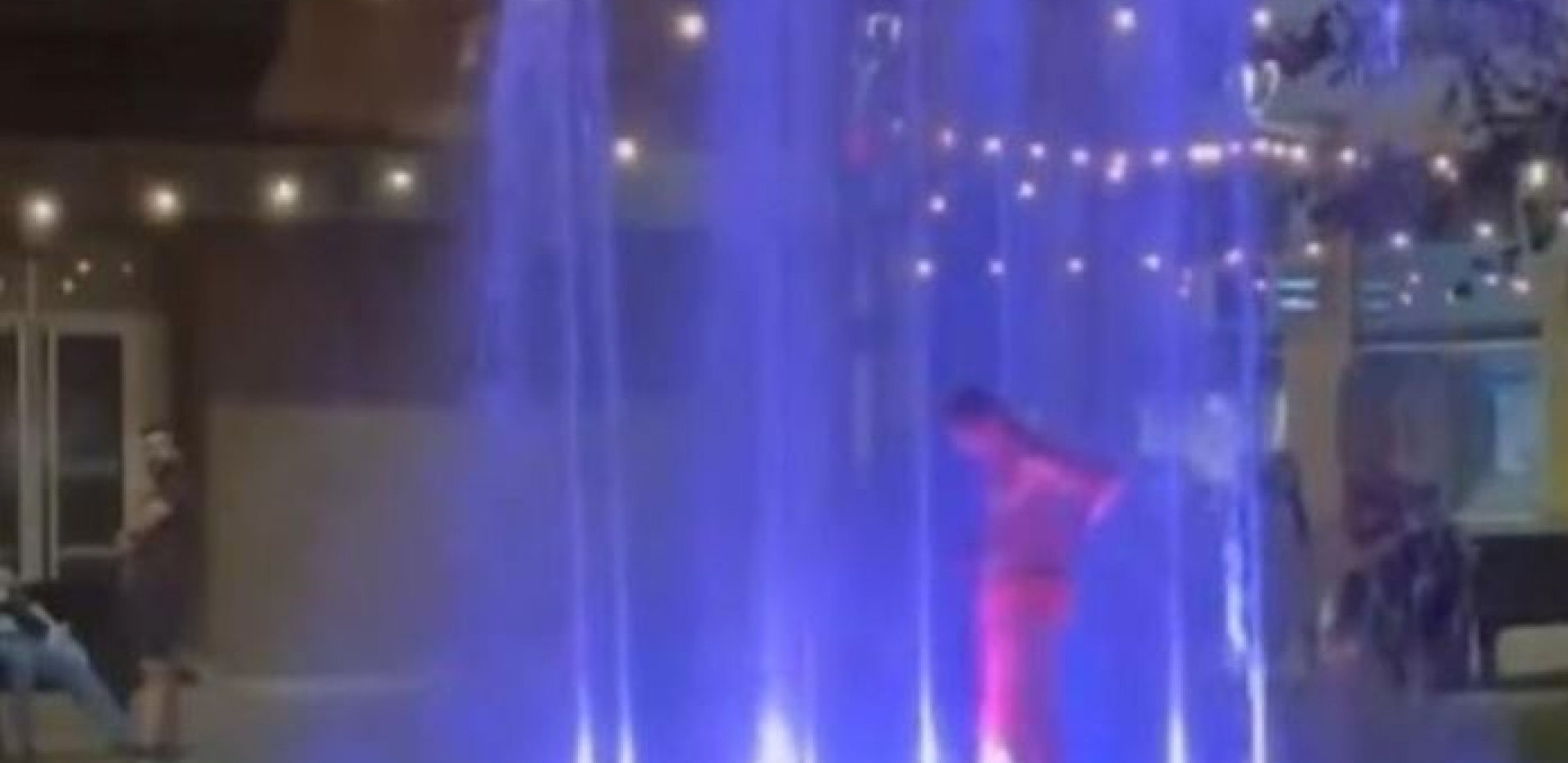 I NOĆU JE PAKLENO, A KRAGUJEVČANIN NA ORIGINALAN NAČIN REŠIO DA SE RASHLADI Razbesneo mnoge, izazvao rat na mrežama VIDEO