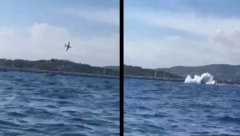 AVION SE SRUŠIO U JEZERO! Ljudi zarobljeni pod vodom