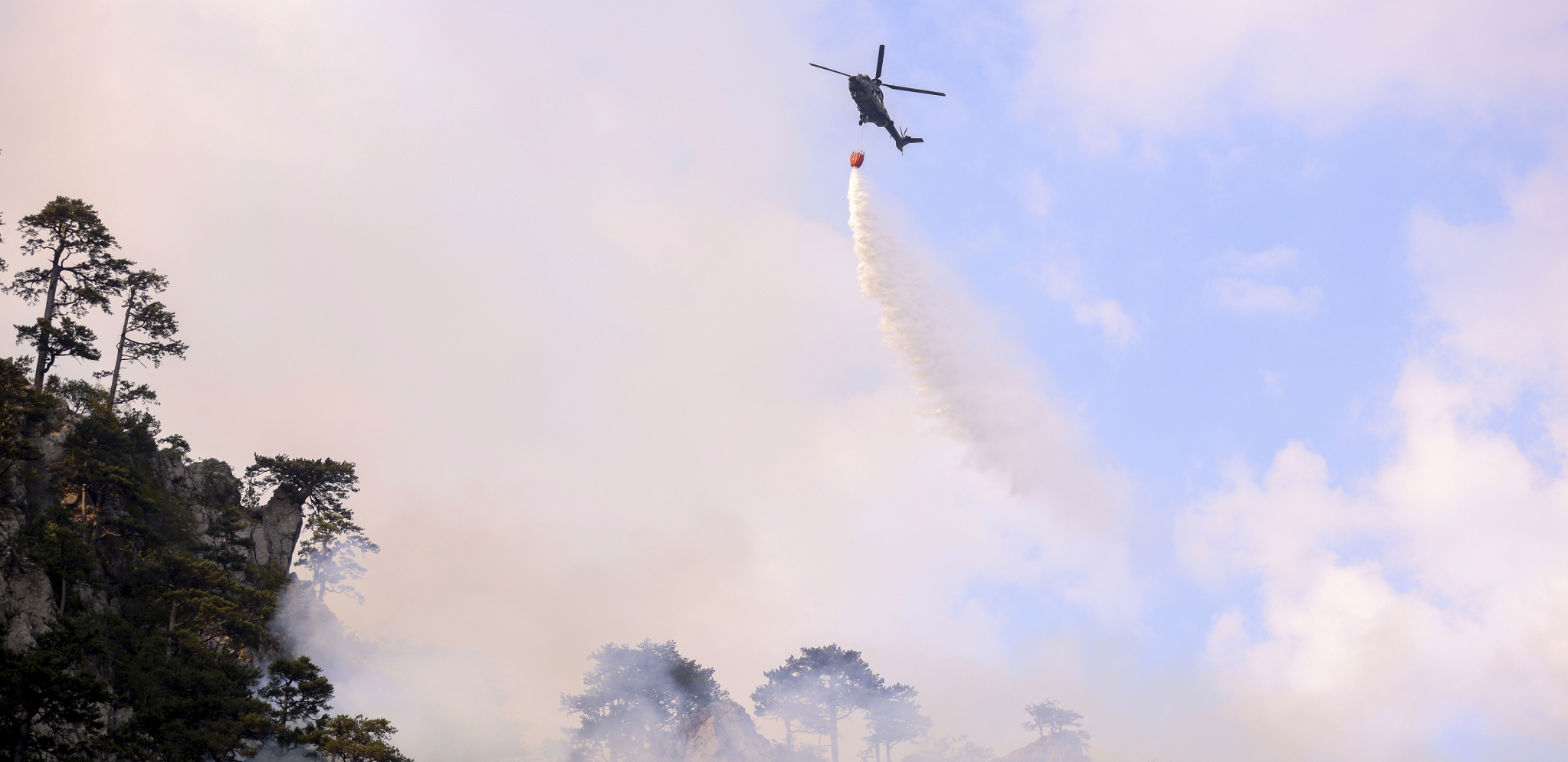 I NEBO PRITEKLO UPOMOĆ, MEŠTANIMA KONAČNO SVANULO! Jaka kiša ugasila jezive požare kod Bileće