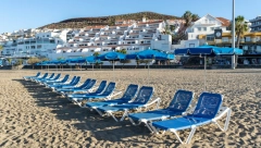 POLICIJA NA PLAŽAMA! Oduzimaju turistima ležaljke i suncobrane, kazna je 250 evra!