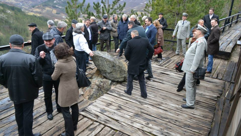 ATRAKCIJA NA MOKROJ GORI Ludi kamen sa Šargana  ispunjava ljubavne želje