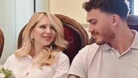 ISPLIVAO SNIMAK SA INTIMNOG VENČANJA NEMANJE VICE Trudna blogerka blista u venčanici, vaterpolista ne može da sakrije emocije