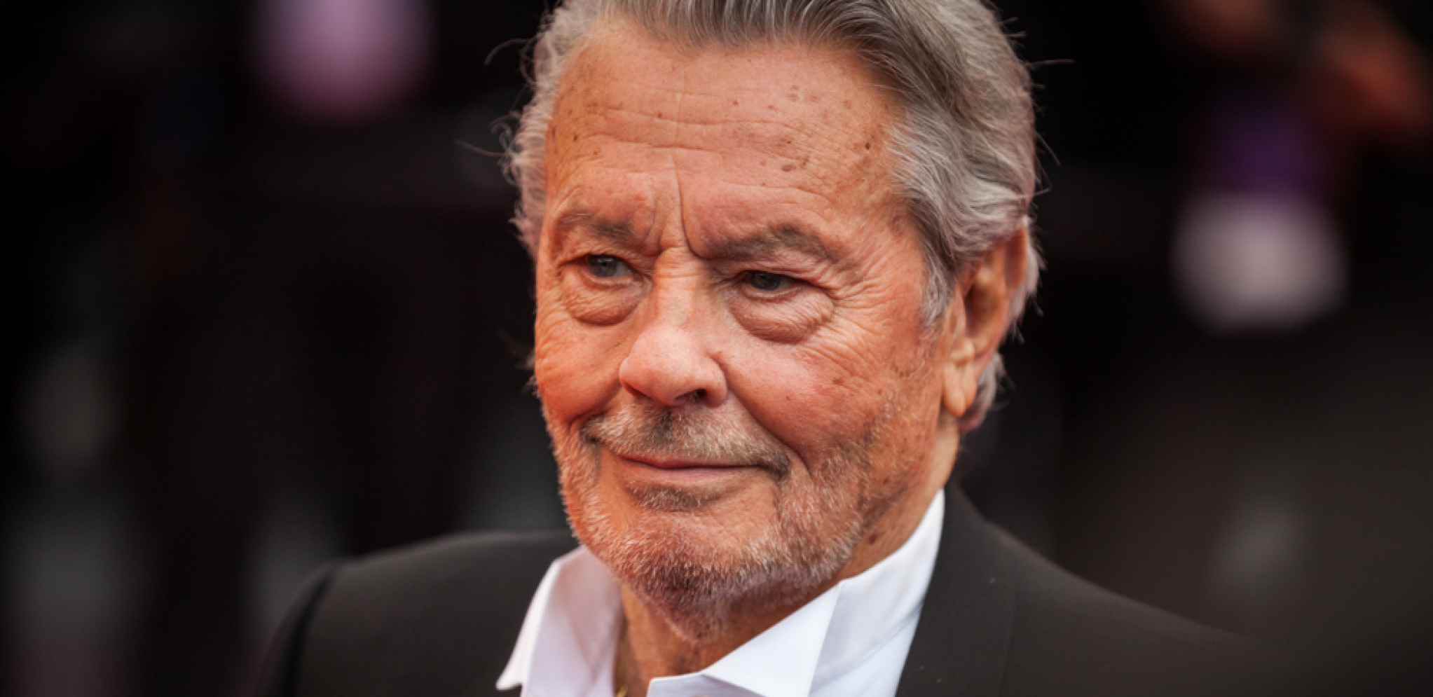 OTKRIVENA POSLEDNJA ŽELJA SLAVNOG GLUMCA! Alen Delon želeo da ga sahrane pored njih, reči kidaju dušu