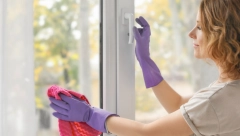 NA PROZORIMA NEĆE OSTATI NI TAČKICA! Sipajte jedan čep ovoga u vodu i sve mrlje će se odmah skinuti