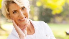 JEDAN SASTOJAK NEVEROVATNO PODMLAĐUJE KOŽU Evo zašto žene preko 40 godina treba da jedu paradajz?