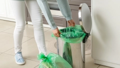 UKLONITE SMRAD IZ KANTE ZA ĐUBRE ZA 2 MINUTA Ubacite ovo i neprijatan miris će odmah nestati!