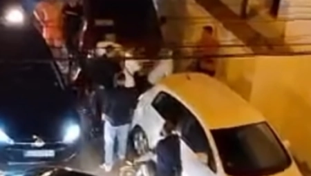 IZBILA MASOVNA TUČA U CENTRU GRADA Povređeno dvoje maloletnika, haos u Novom Pazaru! (VIDEO)