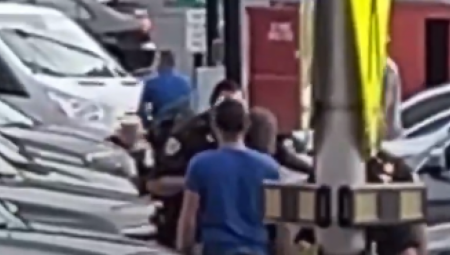 PUCNJAVA U AMERICI Ima ranjeniih, na licu mesta su JAKE POLICIJSKE SNAGE (VIDEO)