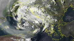 OLUJE VEĆ TUTNJE U REGIONU Pogledajte snažan vrtlog ciklona nad Jadranom - PRETE POPLAVE (FOTO)