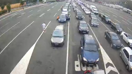 GUŽVE NA GRANIČNIM PRELAZIMA SE NASTAVLJAJU Evo kako je na naplatnim stanicama
