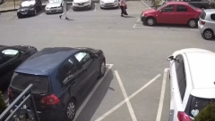 LOPOV KRADE U NASELJU VOJVODE VLAHOVIĆA Prišao ženi, pa joj strgao lančić sa vrata, ako ga vidite prijavite policiji