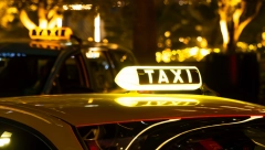 TAKSISTA NADUVAN VOZIO PO SUBOTICI! Policija ga navatala, pa ga isključila iz saobraćaja!