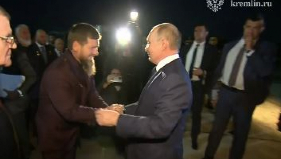 "RUSIJA JE NEPOBEDIVA DOK IMA TAKVE MUŠKARCE": Putin posetio Čečeniju prvi put posle 13 godina! (VIDEO)