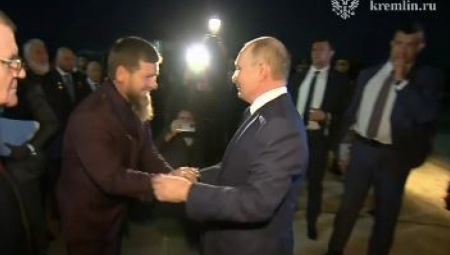 "RUSIJA JE NEPOBEDIVA DOK IMA TAKVE MUŠKARCE": Putin posetio Čečeniju prvi put posle 13 godina! (VIDEO)