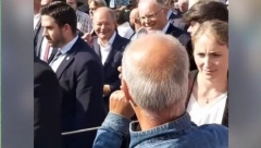 OVAKO SU ČUVALI OLAFA ŠOLCA NA FESTIVALU: Snimak izazvao buru komentara! (VIDEO)