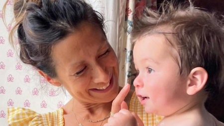 MAJKA JE DALA NEPOZNATOM ČOVEKU U PREVOZU Završila je u sirotištu, ali je sudbina za nju imala druge planove - danas joj je mušterija Kejt Midlton!