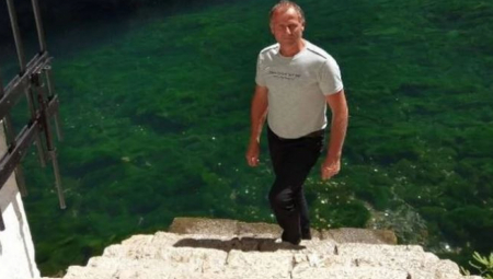 UBICA IZ SANSKOG MOSTA ZAVRŠIO SA PROSTRELNOM RANOM U GRUDIMA! upucao troje zaposlenih u Gimnaziji pa hteo sebi DA PRESUDI!