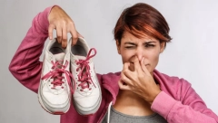 KAKO UKLONITI NEPRIJATAN MIRIS OBUĆE? Eliminišite preko noći smrad iz patika i cipela koji je čest u letnjim danima