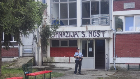 DECA SU SKAKALA KROZ PROZOR DOK JE ON UBIJAO Užasni detalji drame u Sanskom Mostu