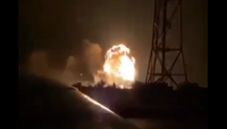 ZBOG PADA BESPILOTNE LETELICE, KLJUČNA ZGRADA RUSKOG MINISTARSTVA ODBRANE GORI U PLAMENU: Snimci kruže mrežama! (VIDEO)