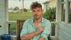 ZARAĐUJE 175.000 EVRA MESEČNO Nema ni jednog zaposlenog - ovaj momak je vidovit