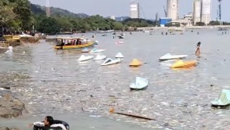 NE BIH SE KUPALA DA MI DŽABE DAJU Ovo je najprljavija plaža ikada, ali nekima izgleda ne smeta