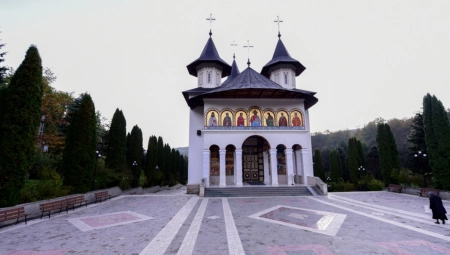 U OVOM MANASTIRU MONASI ŽIVI SPAVAJU U KOVČEZIMA Takođe, ne jedu jednu namirnicu gotovo pet vekova! (VIDEO)