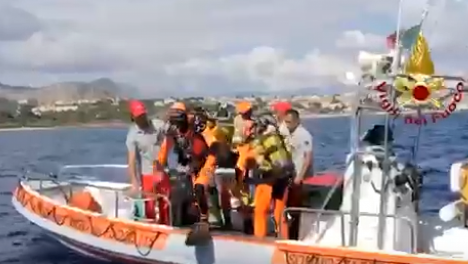 PRONAĐEN JE! Telo milionera izvučeno iz olupine jahte (VIDEO)