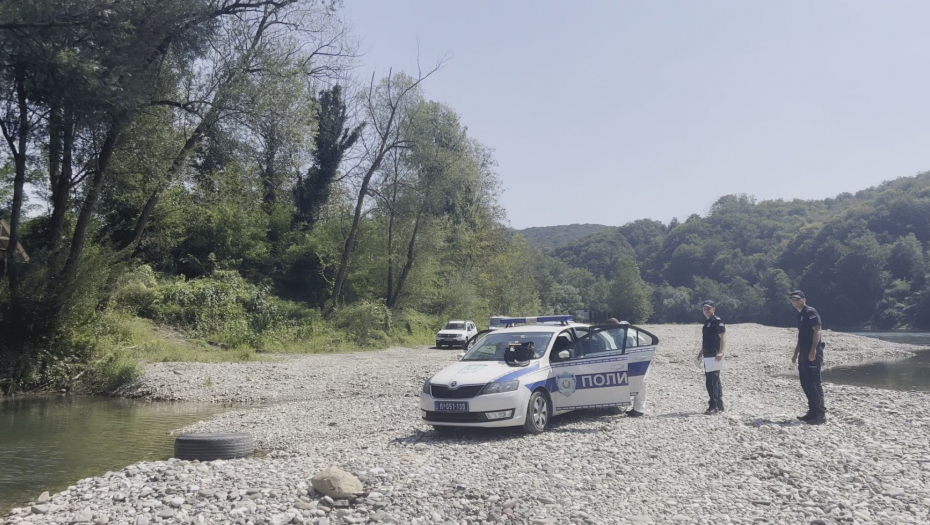 SPREMIO PAKET, PA SEO U ČAMAC Policija uhapsila švercera na obali Drine